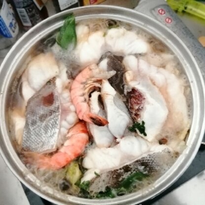 贅沢に色々魚を買ってきて寄せ鍋にしました！美味しい！レシピありがとうございます！